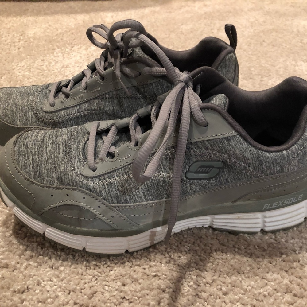 Skechers women’s tennis shoes size 8
